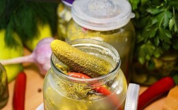 Лучшие рецепты засолки огурцов холодным способом под капроновую крышку