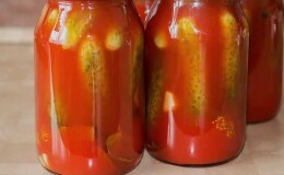 Самые вкусные рецепты засолки огурцов в томатном соусе на зиму