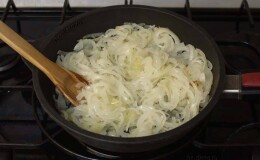 Полезные свойства тушеного лука для организма и самые вкусные рецепты